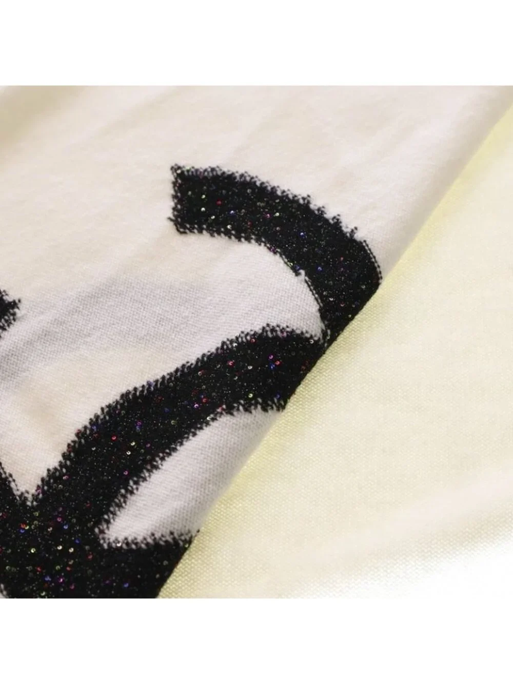 Chanel Coco Mark Sequin Cashmere Knit Scarf Large White - Picture 5 of 6
